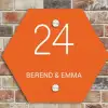 Oranje - Klassiek Naambord Hexagon klein -sfeer2
