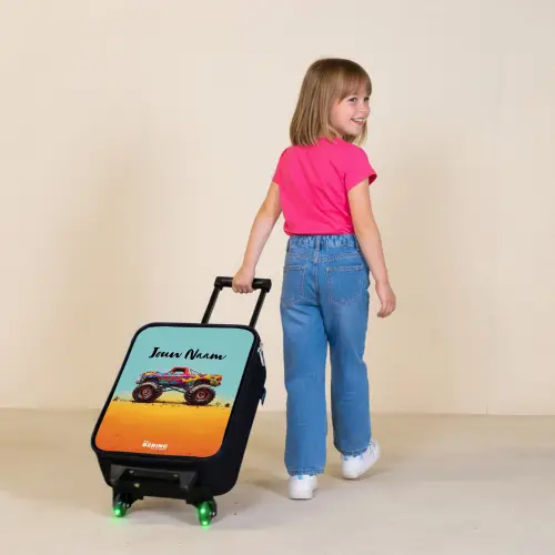 Monstertruck met Graffiti Print in het Zand Kinderkoffer - Zwart klein -sfeer1