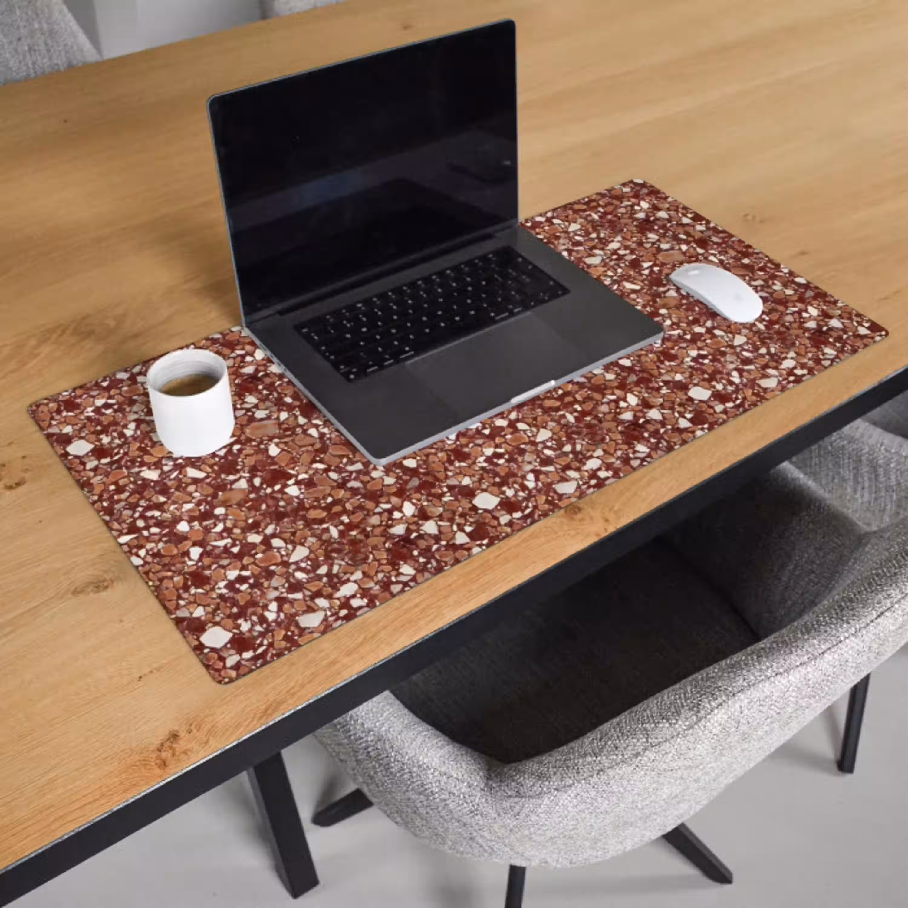 Terrazzo - Patroon - Steentextuur - Roodbruin Muismat XXL klein 681 -sfeer1