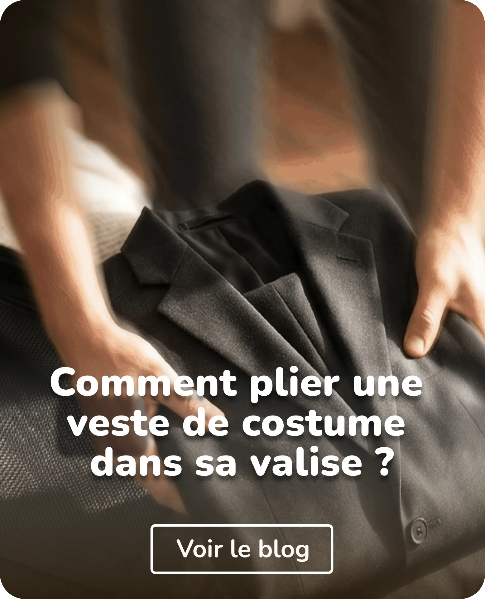 l'homme qui met sa veste dans sa valise