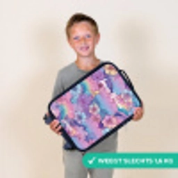 Illustratie van wolken, regenbogen en bloemen Kinderkoffer - Zwart klein -sfeer4_NL