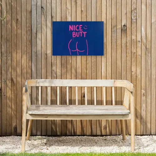 Brutaal - Grappig - Blauw Tuinposter op houten frame 2 cm dik klein -sfeer4