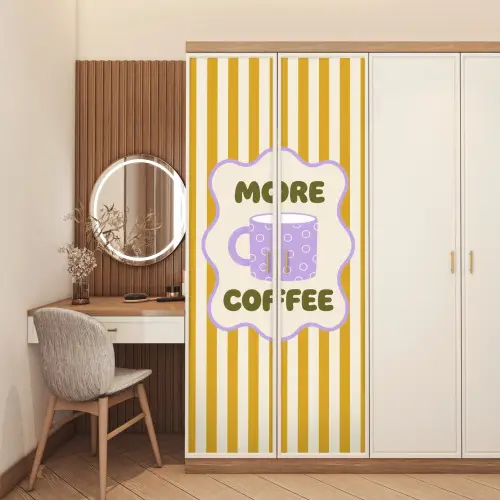More coffee - Geel - Paars - Strepen - Mok deurposter klein -sfeer3