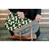 Groen - Organische vlakken - Crème laptophoes neopreen klein 279 -tas