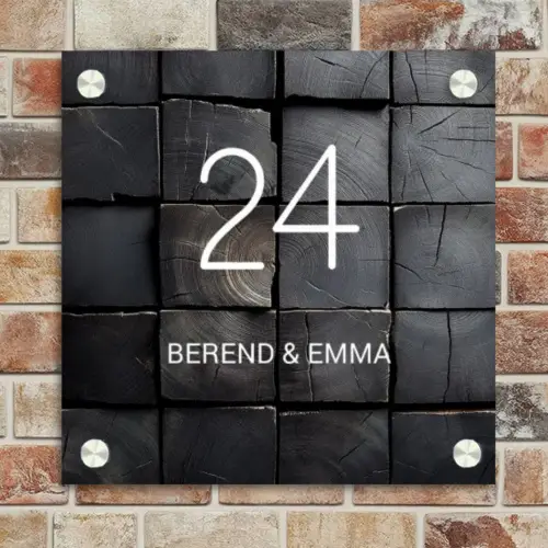 Zwarte houtblokken - Klassiek Naambord Vierkant klein -sfeer2