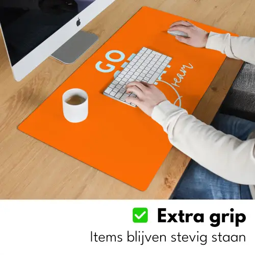 Oranje - Blauw - Go get that dream Muismat XXL klein -sfeer3