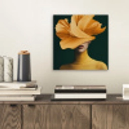 Vrouw - Hoed - Geel aluminium wit klein -sfeer1
