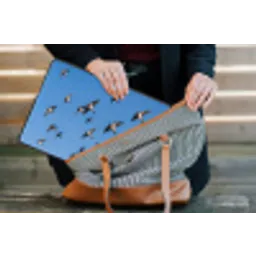 Zwaluwen - Vliegen - Blauw laptophoes neopreen klein -tas