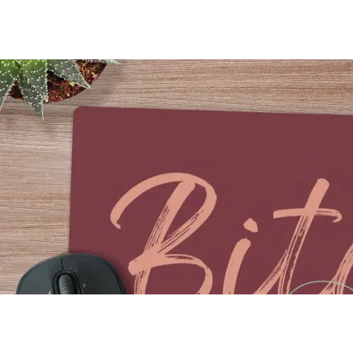 Bitch please - Rood - Blauw muismat rubber klein -closeup