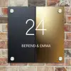 Half goud zwart - Klassiek Naambord Vierkant klein -sfeer2
