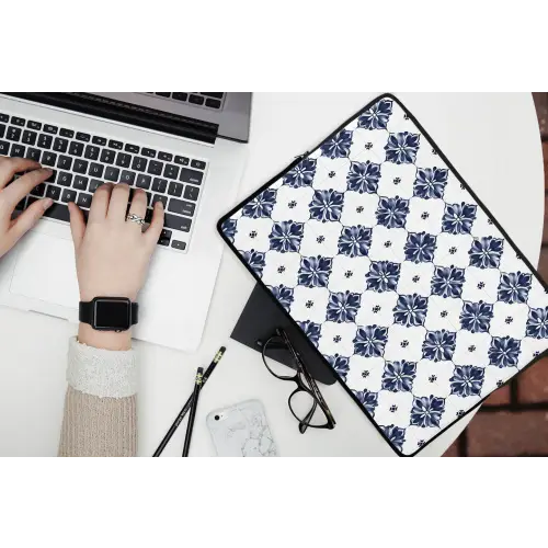 Tegelmotief - Blauw - Wit - Bloem laptophoes neopreen klein 279 -bureau