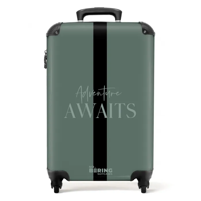 Groene achtergrond met tekst Adventure Awaits NBS - Handbagage koffer - Volwassenen Unisex middel -productfoto_recht