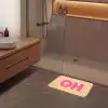 Tekst - Strepen - Roze Badmat klein -sfeer2