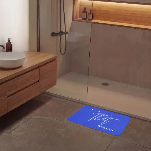 Blauw - I am that woman - Sierlijk - Minimalistisch Badmat klein -sfeer2