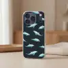 Dolfijnen - Patroon - Blauw - Grijs Telefoonhoesje iPhone 17 Pro klein -sfeer2