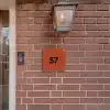 Roestbruin met stippen - Traditioneel Naambord Vierkant klein -sfeer7-XS