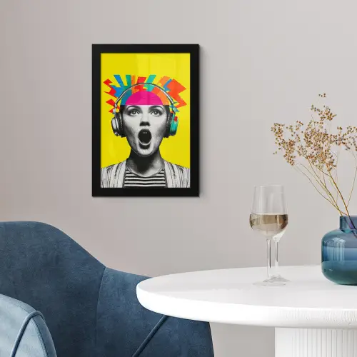 Vrouw - Koptelefoon - Geel fotolijst zwart zonder passe partout klein -sfeer4