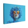 Vrouw - Bloem - Blauw - Modern - Bril - Portret Tuinposter op houten frame 2 cm dik klein -3d