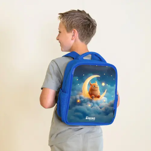 Oranje monster op maansikkel Kinderrugzak - Blauw middel -sfeer2