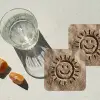 Gezichtje - Zon - Zand - Getekend onderzetter kurk middel -sfeer4