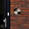 Familieportret met pootafdrukken zwart - Klassiek Naambord Organisch middel -sfeer1
