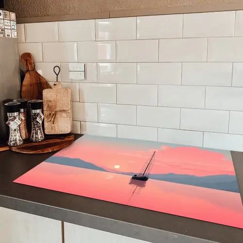 Zeilboot - Roze zee - Zonsondergang - Bergen Inductie beschermer vinyl 3mm klein -sfeer3