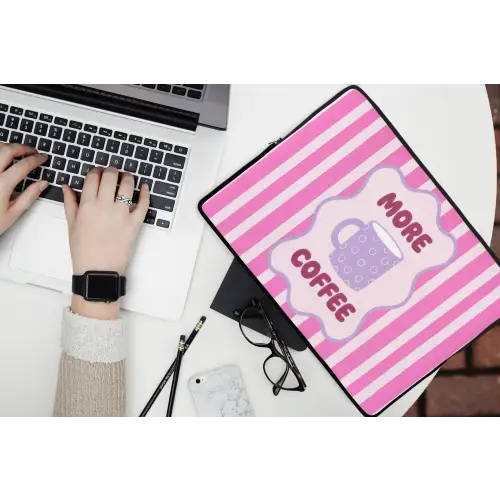 More coffee - Roze - Paars - Strepen - Mok laptophoes neopreen klein -bureau