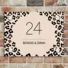 Beige luipaardprint - Klassiek Naambord Rechthoek middel -sfeer3