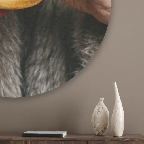 Vrouw - Hamburger - Bontjas Akoestische PET Vilt - Rond klein -sfeer5_closeup
