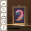 Astronaut - Ruimte - Surfen - Kleurrijk Light Box met kabel klein -USP_NL