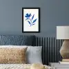 Bloem - Blaadjes - Minimalistisch - Blauw fotolijst zwart zonder passe partout klein -sfeer3
