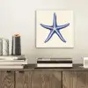 Blauwe zeester - Minimalistisch - Beige aluminium wit klein -sfeer1
