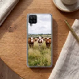 Koeien - Portret - Weide - Boerderij - Nieuwsgierig Telefoonhoesje Samsung Galaxy A12 klein -sfeer1
