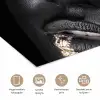 Vrouw - Goud - Zwart - Verf - Luxe poster papier klein -closeup_NL