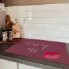 Kiss my ass - Lip - Bordeaux Inductie beschermer vinyl 3mm klein -sfeer3