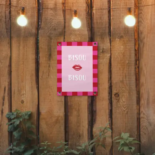 Kiss - Roze - Frans - Valentijn tuinposter los doek klein -sfeer1