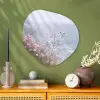 Klif - Bloemen - Zee - Roze Wandcirkel Organisch Plexiglas middel -sfeer2