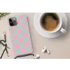 Schaakbord patroon - Groen - Roze - Blokjes Hoesje iPhone 12 Pro met koord klein -oordop