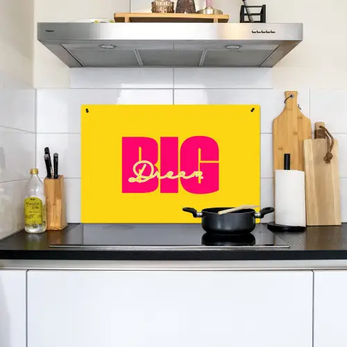 Dream big - Geel - Roze Inductie beschemer met haakjes klein -sfeer2
