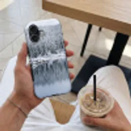 Bos - Reflectie - Meer - Winter - Serene Toughcase MagSafe Apple iPhone 17 klein -Sfeer1M