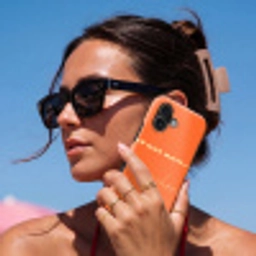 If not now then when - Oranje - Geel - Levendig Toughcase MagSafe Apple iPhone 17 klein -Sfeer2V