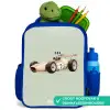Beige retro raceauto op groen achtergrond Kinderrugzak - Blauw middel -inhoud_NL