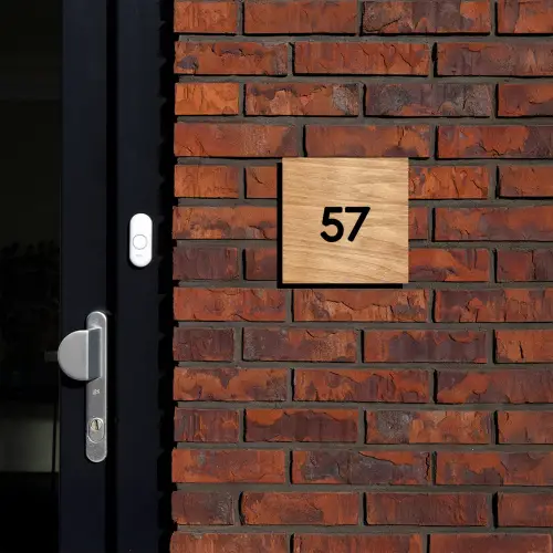 Licht hout - Traditioneel Naambord Vierkant klein -sfeer1-XS