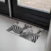 Zebra's - Zwart - Wit Deurmat klein -sfeer2