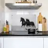 Paarden - Gras - Zwart - Wit Inductie beschemer met haakjes klein -sfeer2