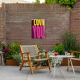 Love - Tekst - Roze - Valentijn Tuinposter op houten frame 2 cm dik klein -sfeer3