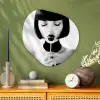 Vrouw - Lolly - Zwart - Wit Wandcirkel Organisch Plexiglas middel -sfeer2