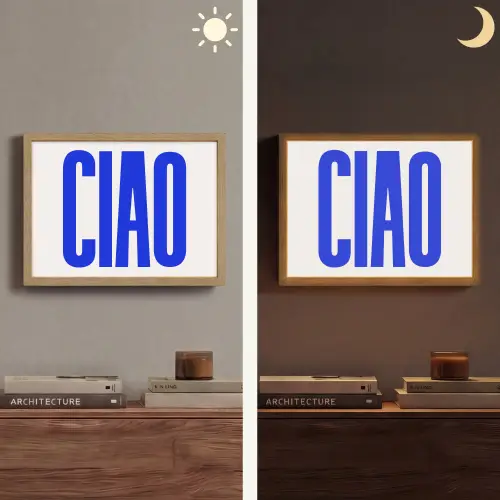 Ciao - Hoofdletters - Blauw - Minimalistisch Light Box met batterij (Wandlamp) middel -sfeer3