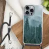 Naaldwoud - Bergen - Mist Hoesje iPhone 16 Pro Max met koord klein -sfeer4