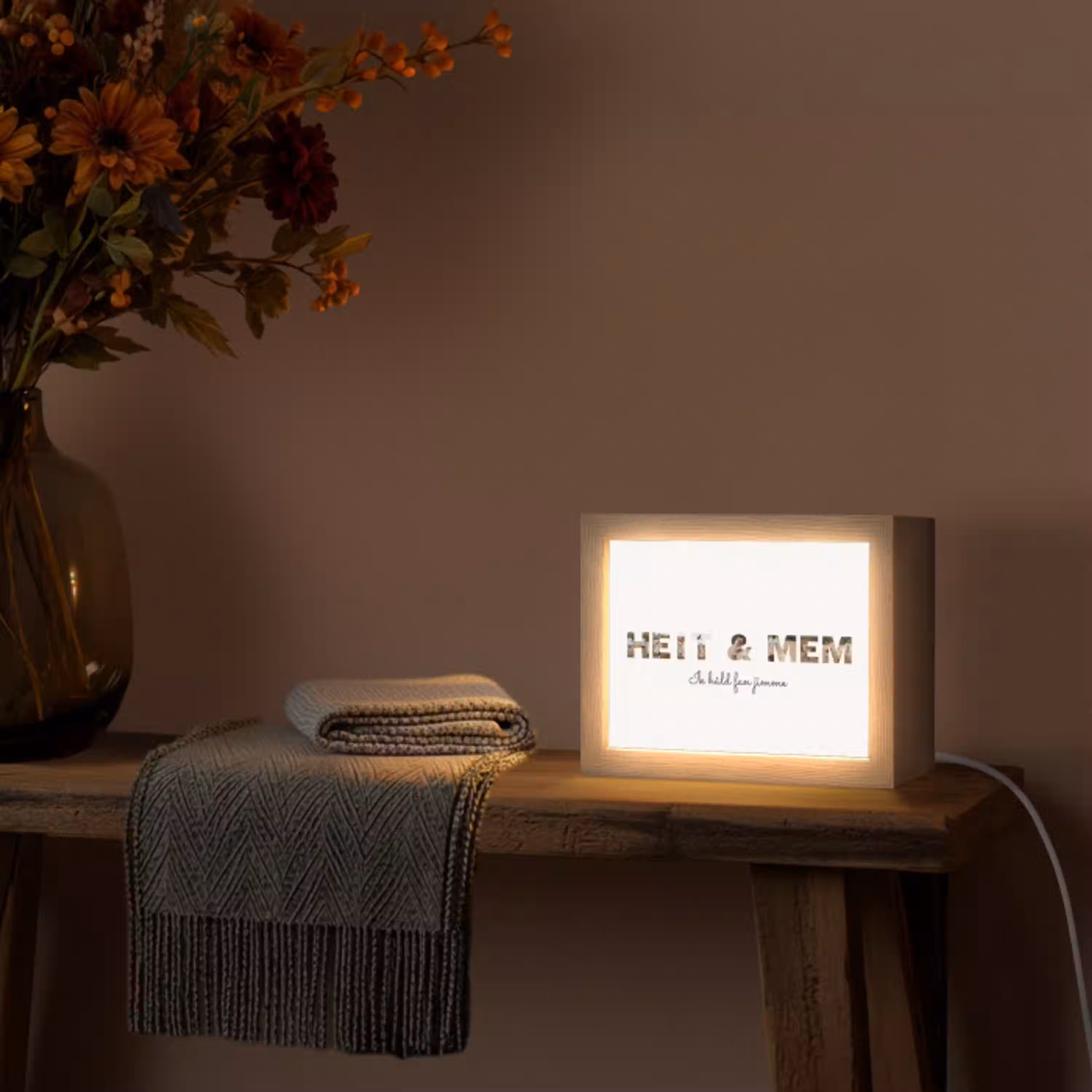 Heit & Mem - Lettercollage Light Box met kabel (Tafellamp) klein -sfeer4
